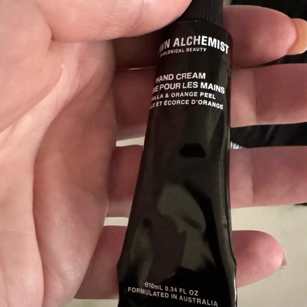 🛍🏙3️⃣ for $1️⃣5️⃣ 🆕 Grown Alchemist mini lip balm & hand cream in pouch